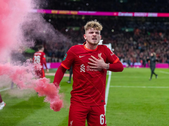 利物浦冬窗动态：1亿镑与曼联争夺中场新星，埃利奥特或回归|布莱顿|富勒姆|亿元转会费|阿斯顿维拉|斯洛特_新浪体育_新浪新闻